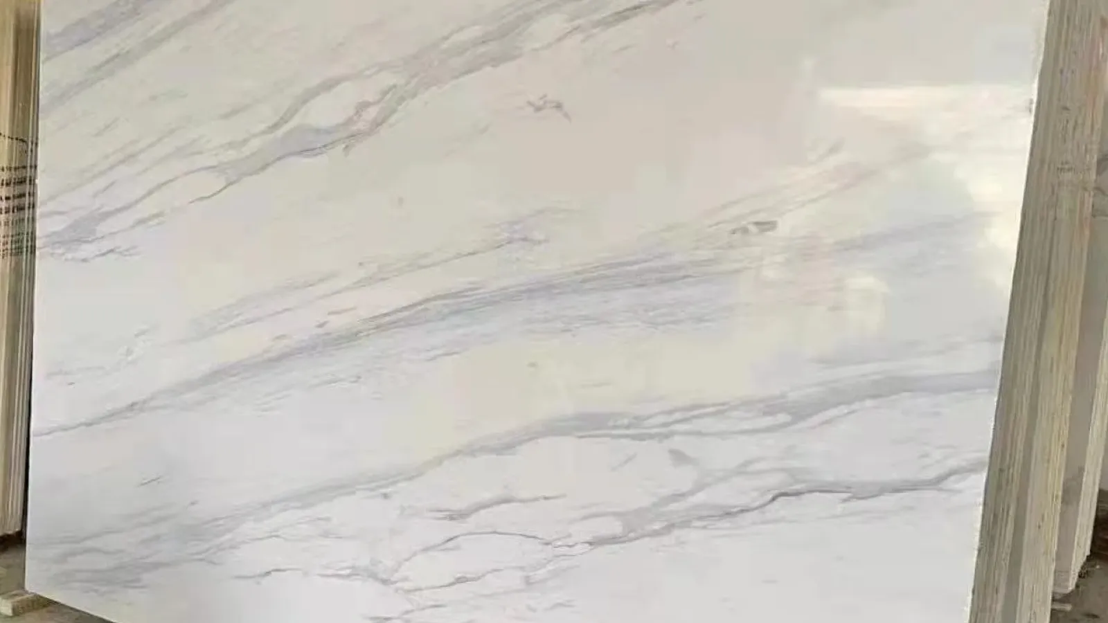 Artificial Carrara Linear Marble Look Stone Slab – White with Soft Grey Veins