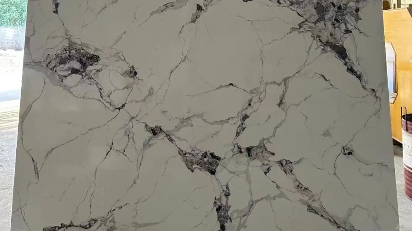 Bold Vein Artifical Stone | Dramatic Marble-Look Quartz Stone Slab for Kitchen & Vanity Top