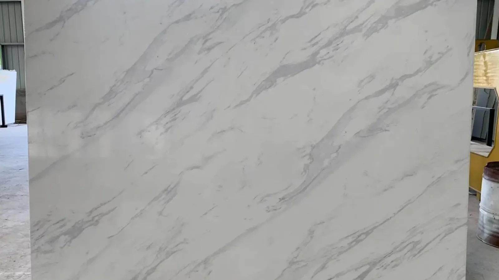 Italian Carrara Artifical Stone | Classic Veined Quartz Stone Slab for Bathroom & Countertop