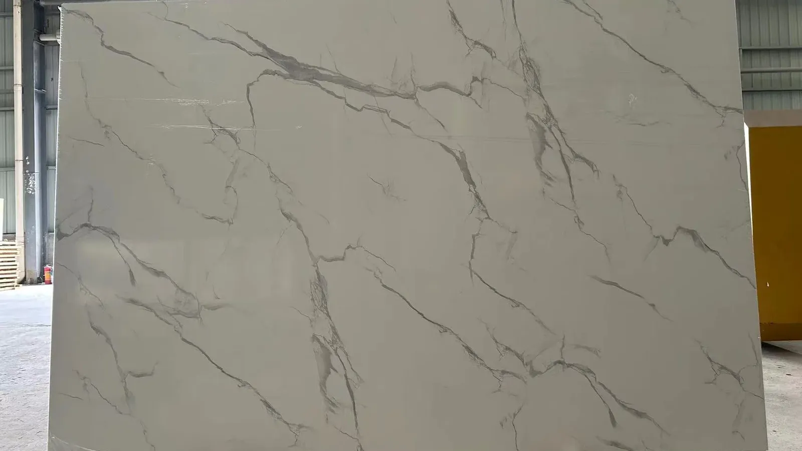 Artificial Calacatta Grey Veined Stone Slab – Neutral Base with Bold Marble Look