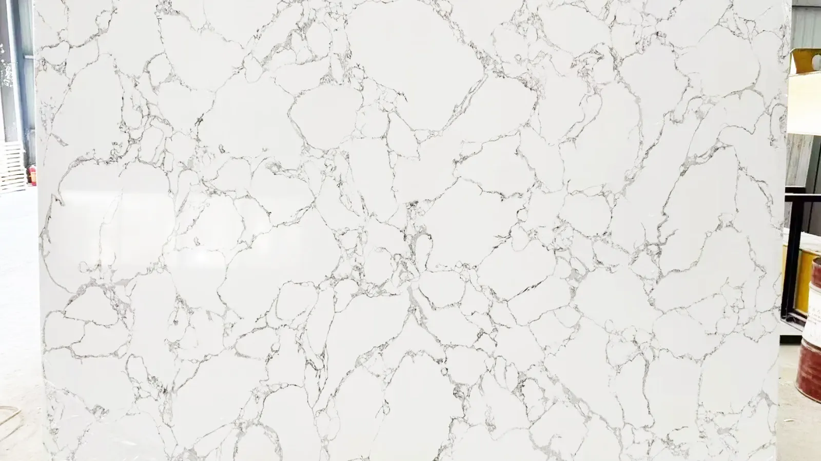 Modern Slate-Style Artifical Stone Grey Quartz Slab for Interior Surfaces