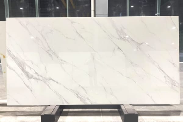 Carrara Nano Stone Slab – White Marble-Look with Gentle Grey Veins