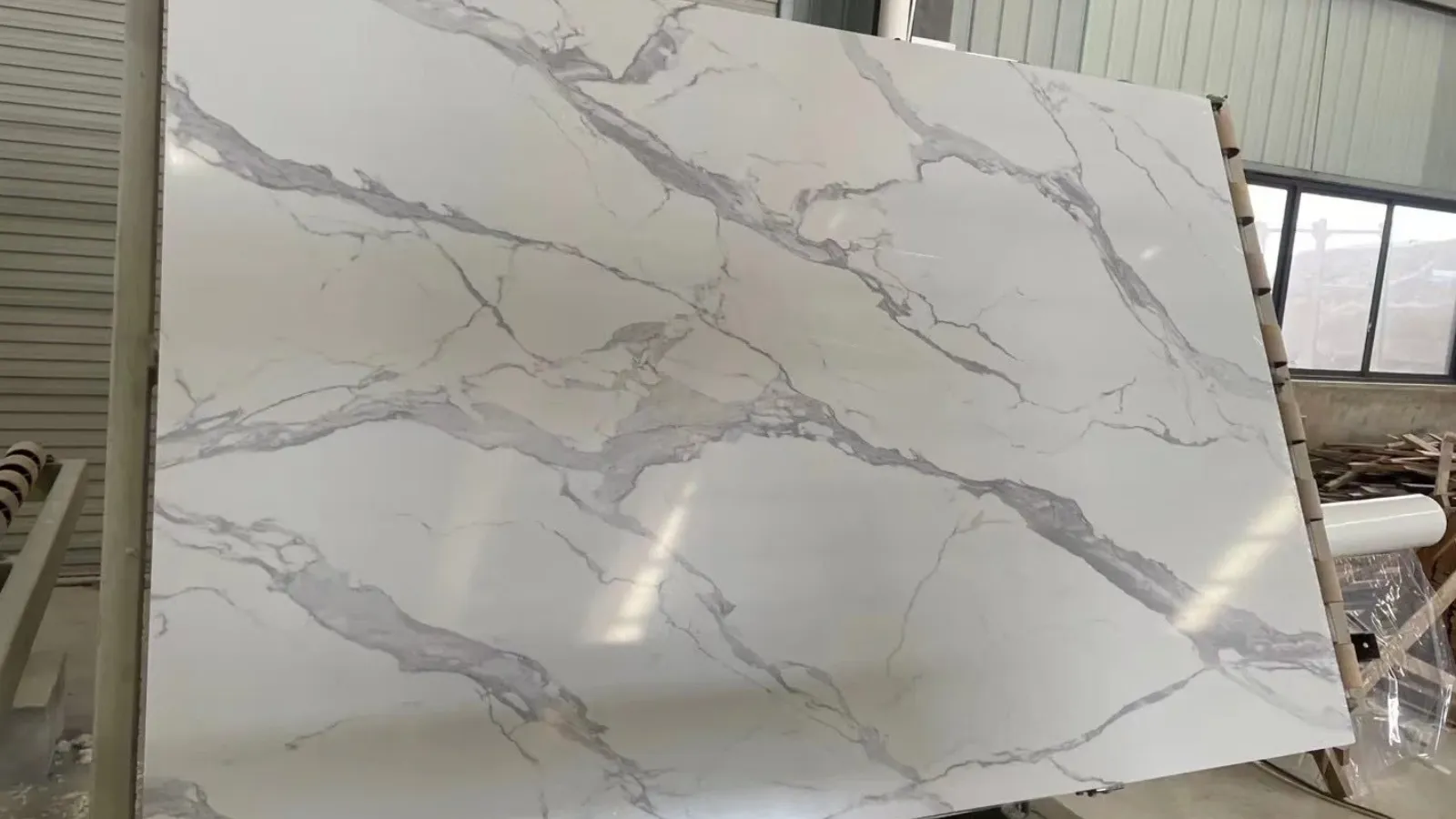 Artificial Calacatta Extra Marble Look Stone Slab – White with Bold Grey Veins