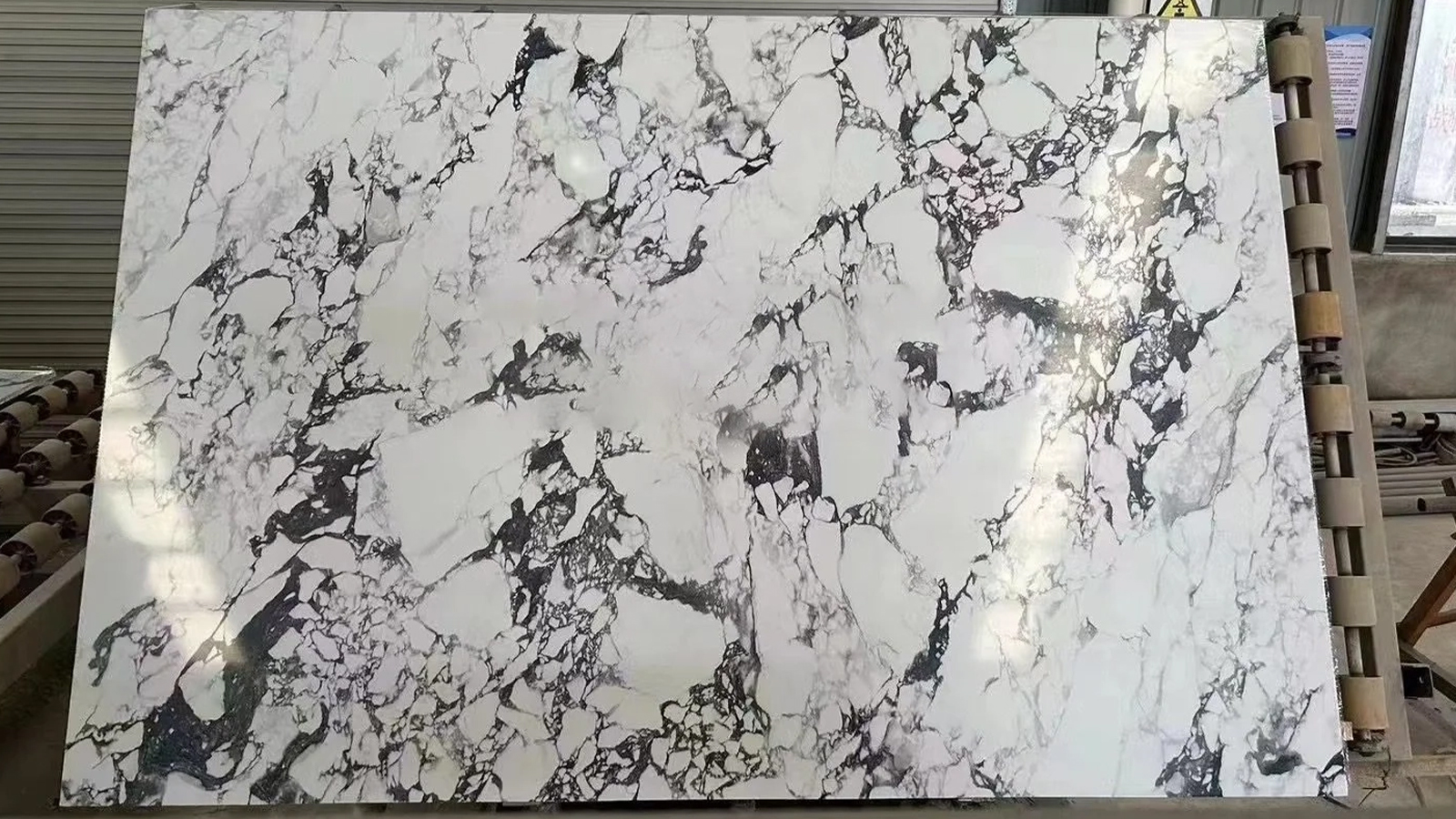 Minimalist Artifical Stone | Subtle Veined Quartz Stone Slab for Bathroom Vanity