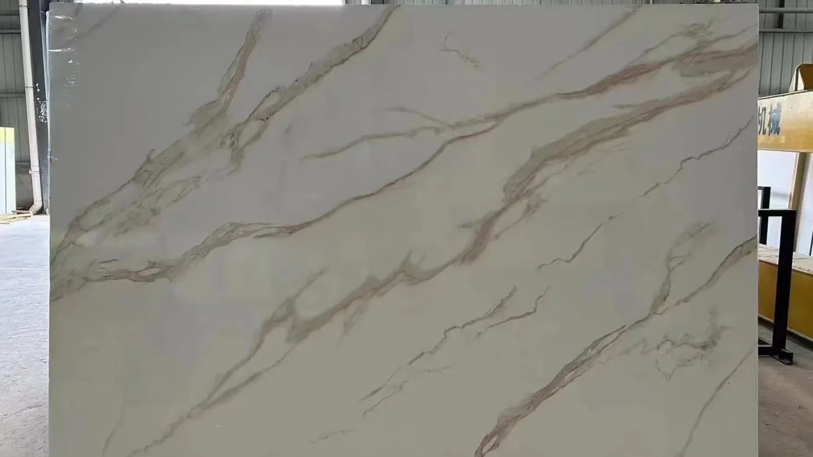 Artificial Calacatta Beige Marble Look Slab – Warm Veined Stone Surface