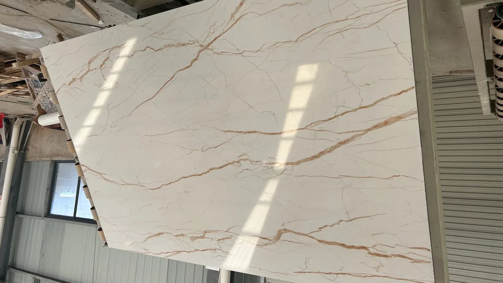 Artifical Stone Tiles KS-73 | Gold Vein Quartz Slab | Marble-Look Surface for Countertops And Wall Cladding