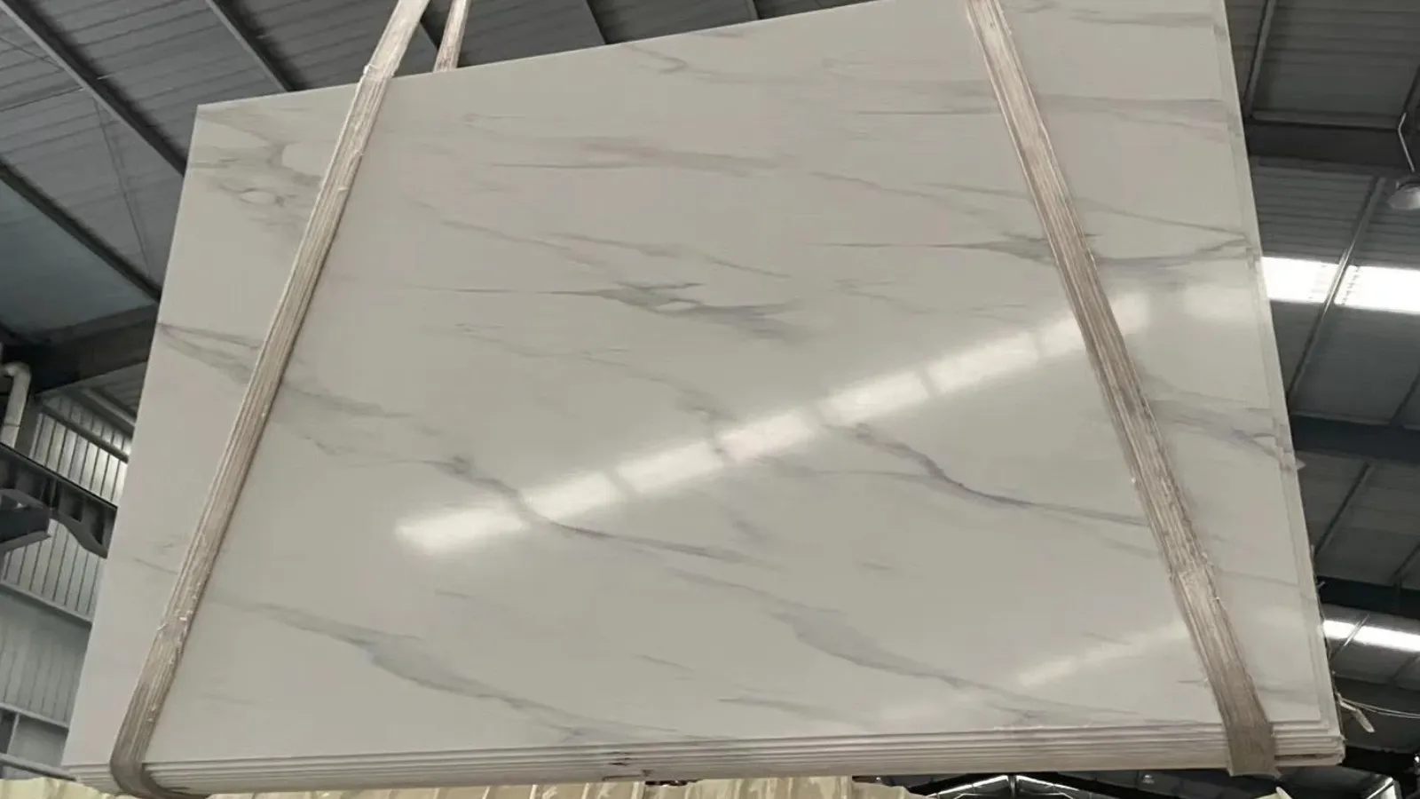 Modern Minimalist Artifical Stone | Light Beige Vein Quartz Stone Slab for Interior Countertops