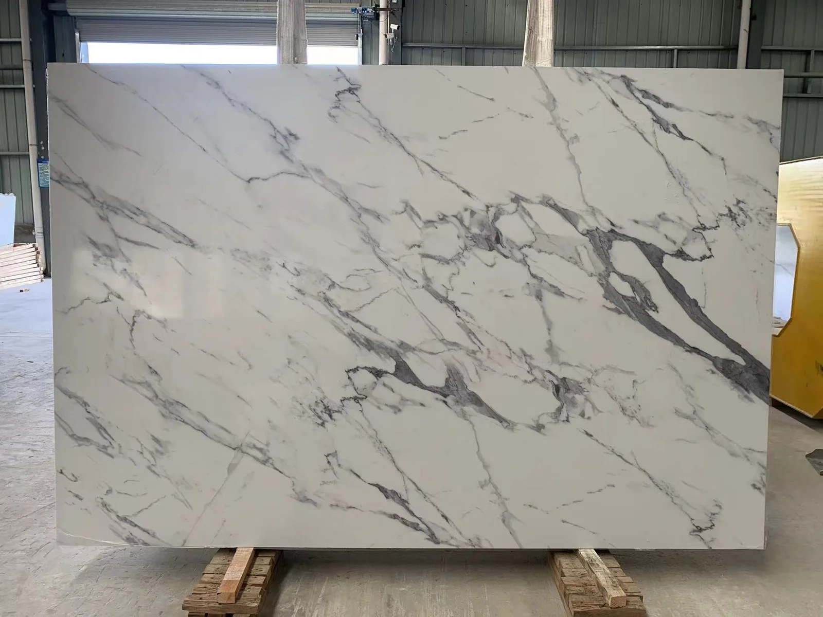 Artificial Calacatta Marble Look Stone Slab – White with Bold Grey Veins