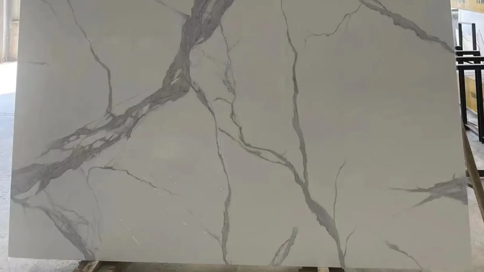 Minimalist Artifical Stone | Light Grey Vein Quartz Stone Slab for Kitchen & Interior Walls