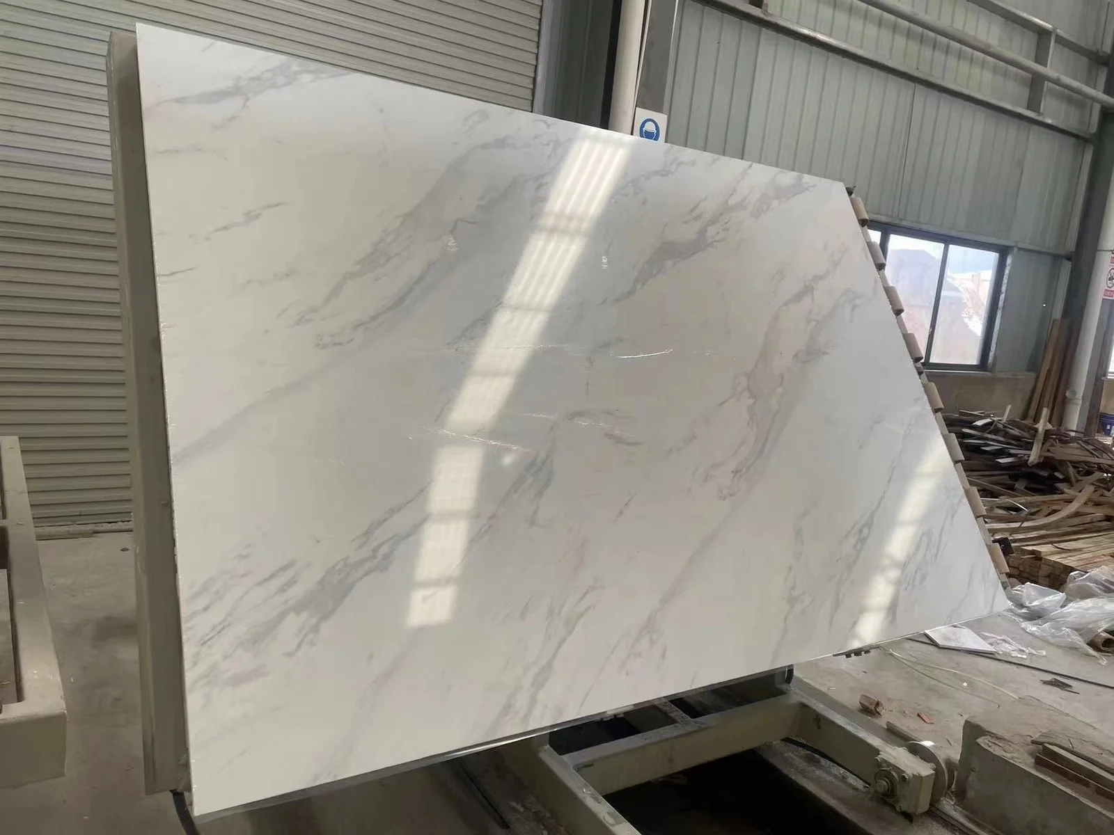 Artificial Statuario Marble Look Stone Slab – White with Elegant Grey Veins