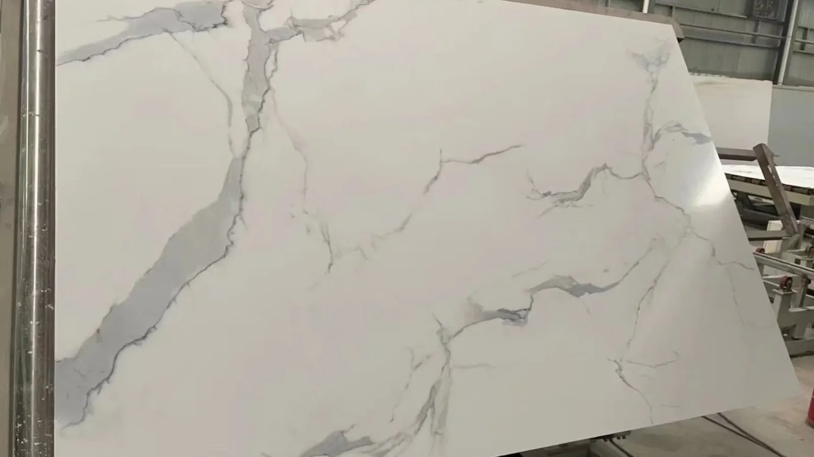 Modern Minimalist Artifical Stone | Linear Vein Quartz Stone Slab for Kitchen & Vanity Countertop